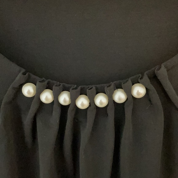 Laura plus black t-shirt with pearl details - Picture 2 of 7